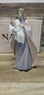 LLadro NAO A Mother's Touch Porcelain Figurine Number # 1300 Withbox