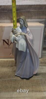LLadro NAO A Mother's Touch Porcelain Figurine Number # 1300 Withbox