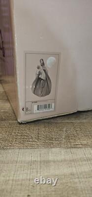 LLadro NAO A Mother's Touch Porcelain Figurine Number # 1300 Withbox