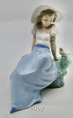 LLadro Nao Daisy 1987 Porcelain Figurine Girl Sitting Looking At A Bird No. 1042