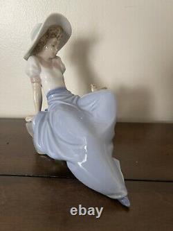 LLadro Nao Daisy 1987 Porcelain Figurine Girl Sitting Looking At A Bird No. 1042