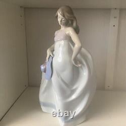 Large 13 X 7 X 6 Inches Lladro Nao Figure Elegant Lady Holding Hat Figurine