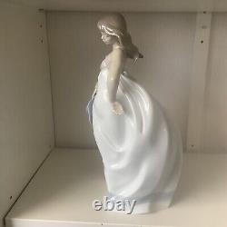 Large 13 X 7 X 6 Inches Lladro Nao Figure Elegant Lady Holding Hat Figurine