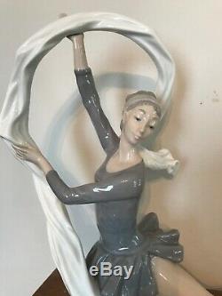Large 13 vintage 1977 Nao by Lladro Figurine Porcelain Dancer With Veil