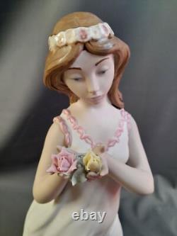 Large Figure Woman With Flowers. Porcelain Nao. Handmade. Lladro. 20th Century