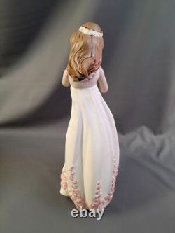 Large Figure Woman With Flowers. Porcelain Nao. Handmade. Lladro. 20th Century