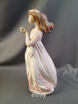 Large Figure Woman With Flowers. Porcelain Nao. Handmade. Lladro. 20th Century