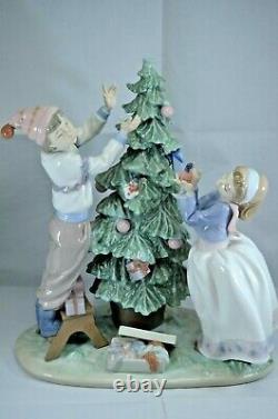 Large Lladro Figure Trimming The Tree Ref 5897 Missing Star