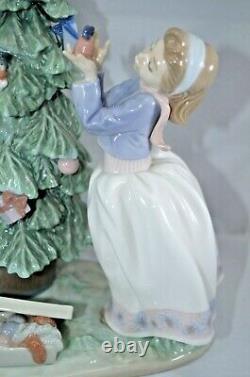 Large Lladro Figure Trimming The Tree Ref 5897 Missing Star