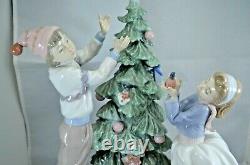 Large Lladro Figure Trimming The Tree Ref 5897 Missing Star