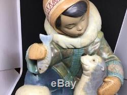 Large Lladro Figurine #2361 Gres Cold Companions Eskimo Boy Feeding A Seal