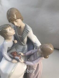 Large Lladro Figurine A Gift Of Love 5596 9.5