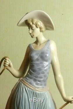 Large Lladro Figurine Elegant Promenade Woman With Dogs On Leash 5802