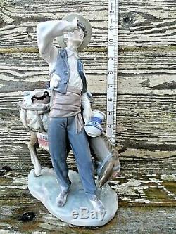 Large Lladro Figurine Typical Peddler #4859 Excellent Condition 10 1/2 Tall