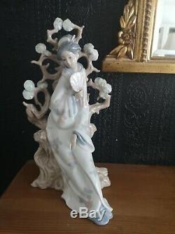 Large Lladro Geisha 4807 In Kimono Sitting On Tree Holding A Mirror/fan Perfect