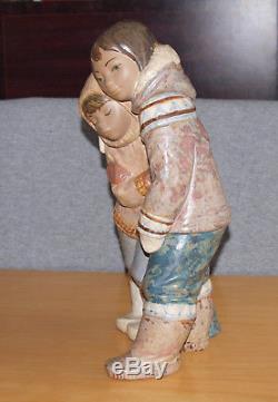 Large Lladro Gres Porcelain Eskimo Boy & Girl Couple from the Arctic Figure 2038