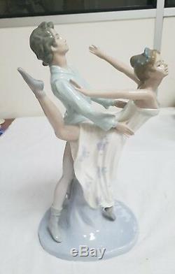 Large Lladro Nao 02010400, Dancing On A Cloud (ballet Couple) 12.25 Tall