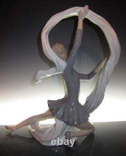 Large Lladro Nao Figure Group Dancer with Veil #0185 Vincente Martinez (Mint)