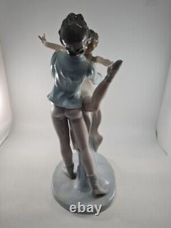 Large Lladro Nao Figure Group Dancing on a Cloud #400 Francisco Catala B56