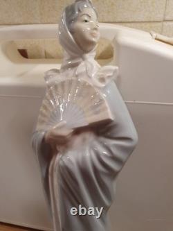 Large Lladro Nao Lady With Shawl And Fan H31cm X W12cm Vgc