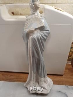Large Lladro Nao Lady With Shawl And Fan H31cm X W12cm Vgc