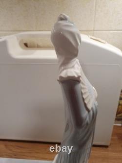 Large Lladro Nao Lady With Shawl And Fan H31cm X W12cm Vgc