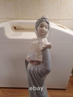 Large Lladro Nao Lady With Shawl And Fan H31cm X W12cm Vgc