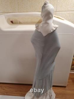 Large Lladro Nao Lady With Shawl And Fan H31cm X W12cm Vgc