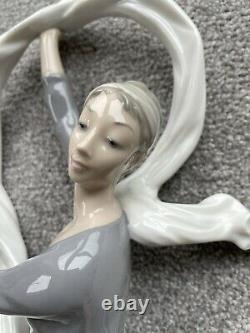 Large Nao Lladro Dancer With Veil Figurine / Figure
