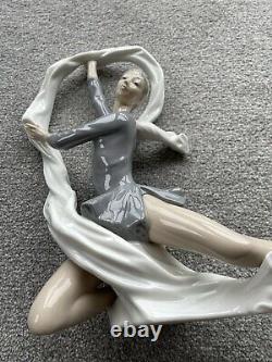 Large Nao Lladro Dancer With Veil Figurine / Figure
