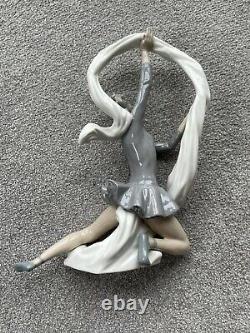 Large Nao Lladro Dancer With Veil Figurine / Figure