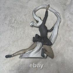 Large Porcealin Dancer with Veil Ballerina Figurine Nao by Lladro 2000185