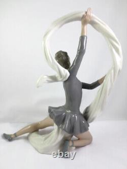 Large Porcealin Dancer with Veil Ballerina Figurine Nao by Lladro 2000185