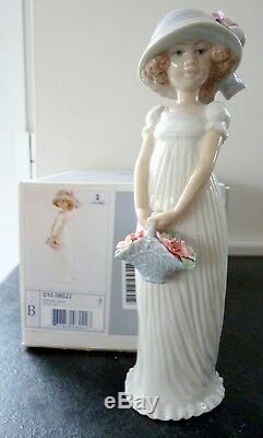 Lladro 08022 Little Lady 2004 Special Event Figure (rare)