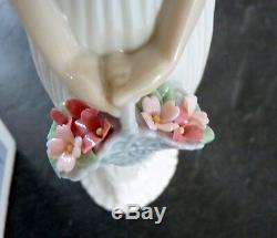 Lladro 08022 Little Lady 2004 Special Event Figure (rare)
