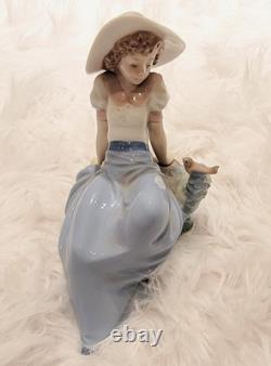 Lladró 1042 Girl with Bird Porcelain Figurine Spain Excellent No Chips