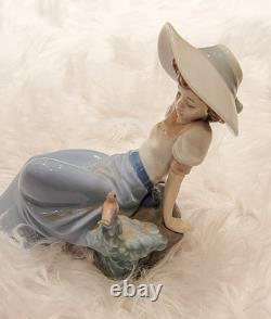 Lladró 1042 Girl with Bird Porcelain Figurine Spain Excellent No Chips