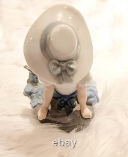 Lladró 1042 Girl with Bird Porcelain Figurine Spain Excellent No Chips
