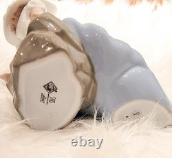Lladró 1042 Girl with Bird Porcelain Figurine Spain Excellent No Chips