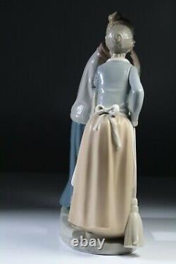 Lladro 11 1/2 The Gossips Gossip 4984