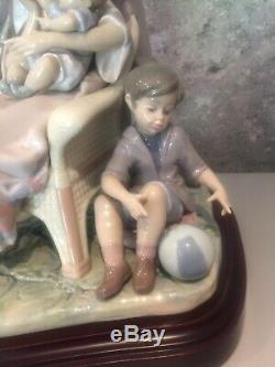 Lladro 1805 Portrait Of A Family No. 877 Piece Excellent Condition