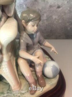 Lladro 1805 Portrait Of A Family No. 877 Piece Excellent Condition