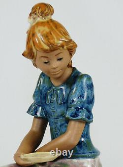 Lladro 20cm Size. Figurine Ceramic Figurine Ceramic-Nao-Girl with Dog-Spain