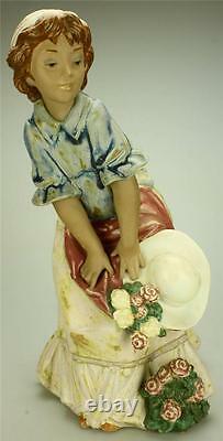 Lladro #3506 Maiden Gres Piece retired 1988 12.75 high Elegant and Poised