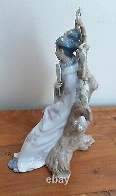 Lladro 4807 Large Geisha in Kimono holding Fan Retired Perfect