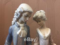 Lladro 5004 WALK IN VERSAILLES Renaissance Courting Couple 15.75 Gloss Figurine