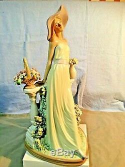 Lladro 5378 Time For Reflection Elegant Lady Figurine Large & Impressive