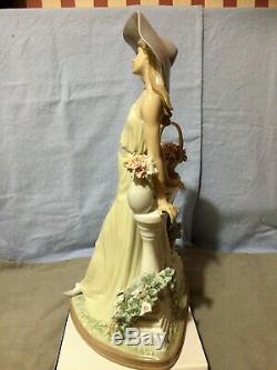Lladro #5378'time For Reflection' Elegant Lady Figurine. Very Rarely For Sale