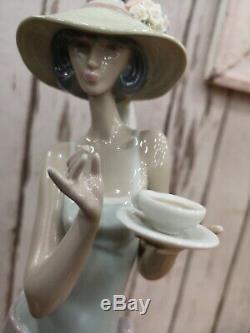 Lladro 5470 Tea Time Tall lady holding a cup of tea