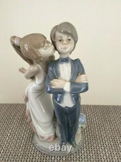 Lladro 5555 Lets make up figurine. Excellent condition